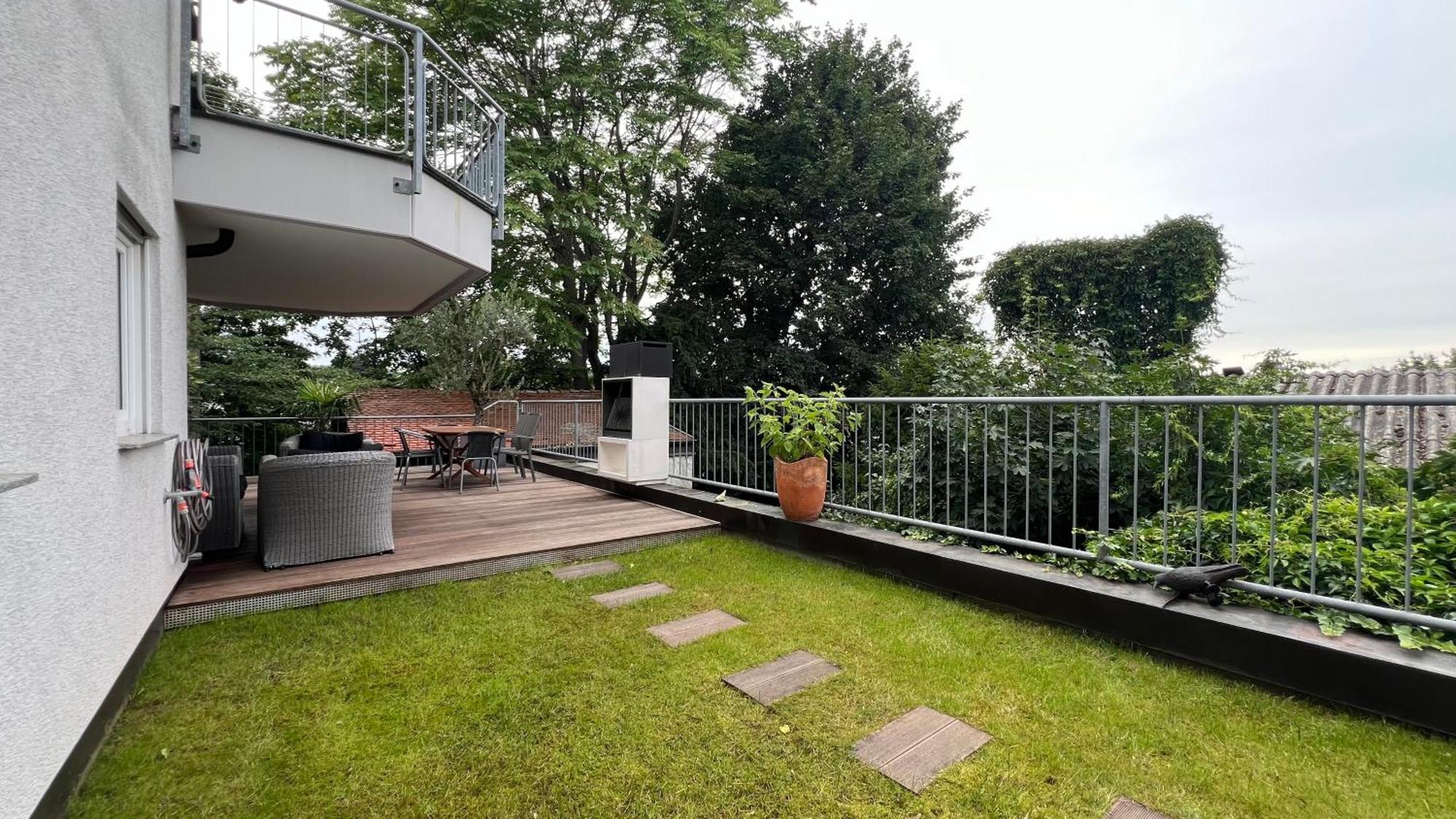 Ludwigshome Luxus - Zentral, Kostenloser Parkplatz, Terrasse Ludwigsburg Exterior foto